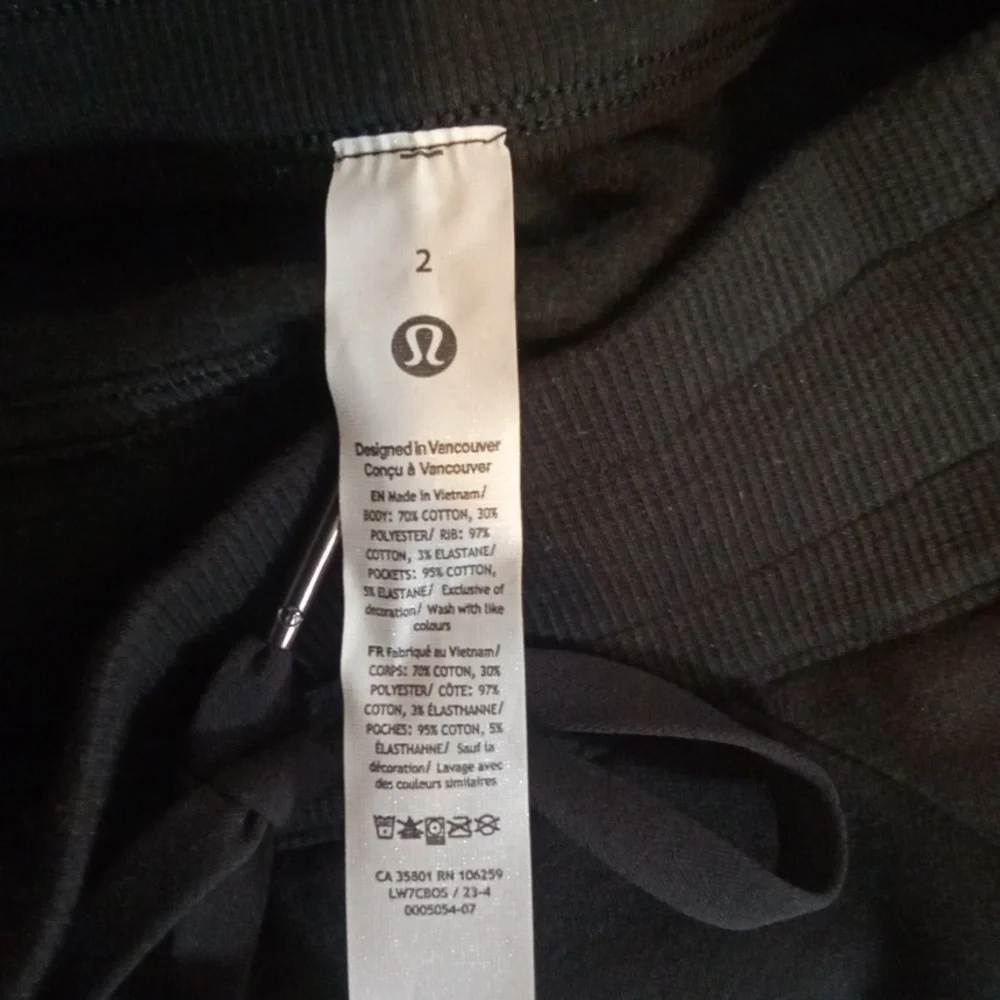 Lululemon Athletica Scuba High Rise Womens Short Relaxed Fit Size 2
